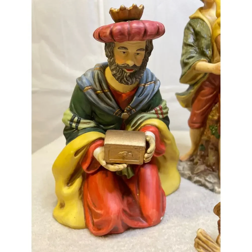 Vintage Grandeur Noel O' Well 5 Piece Nativity Set